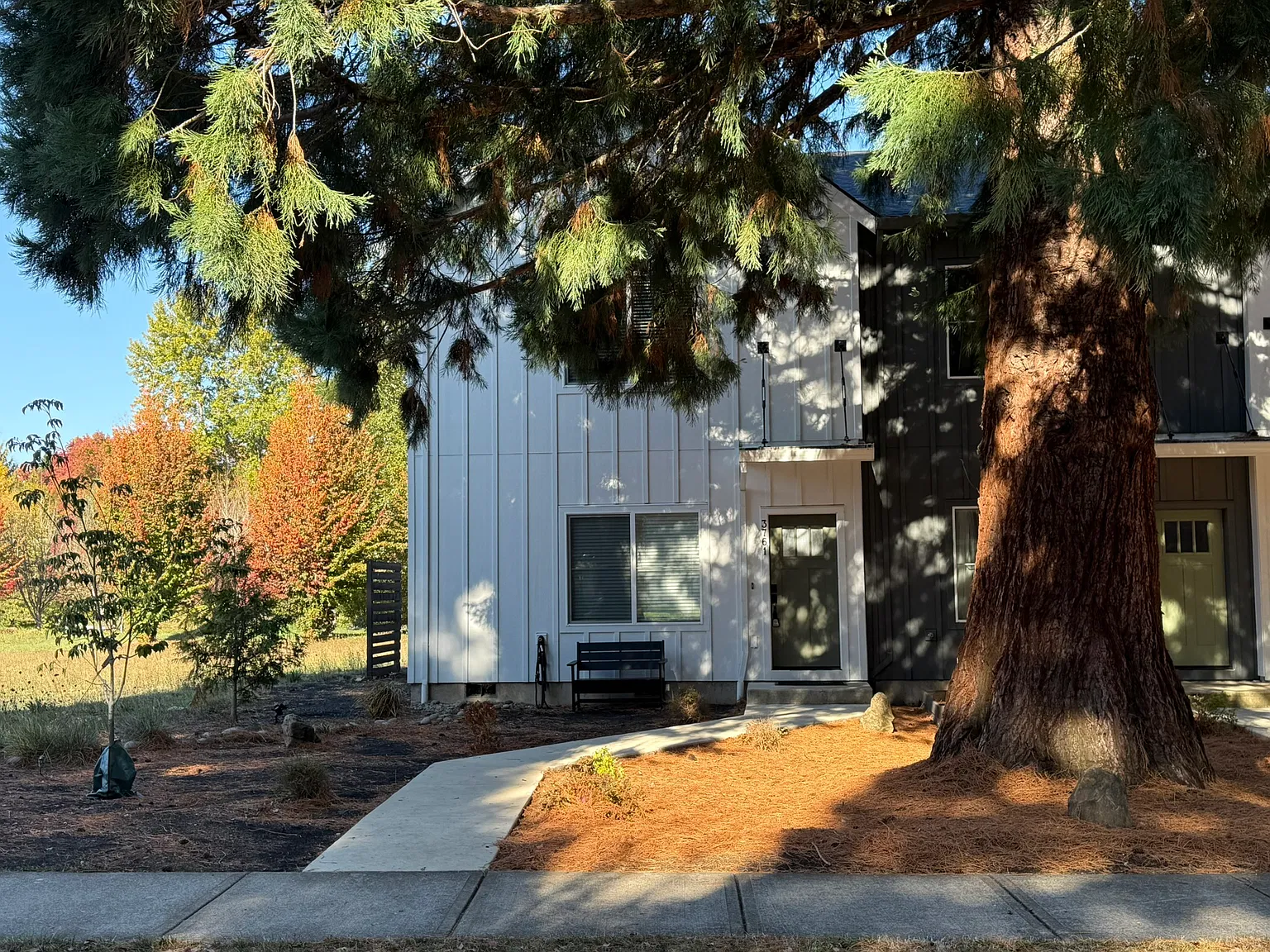 3 bed, 1710 sqft, $2,695 — Photo 2
