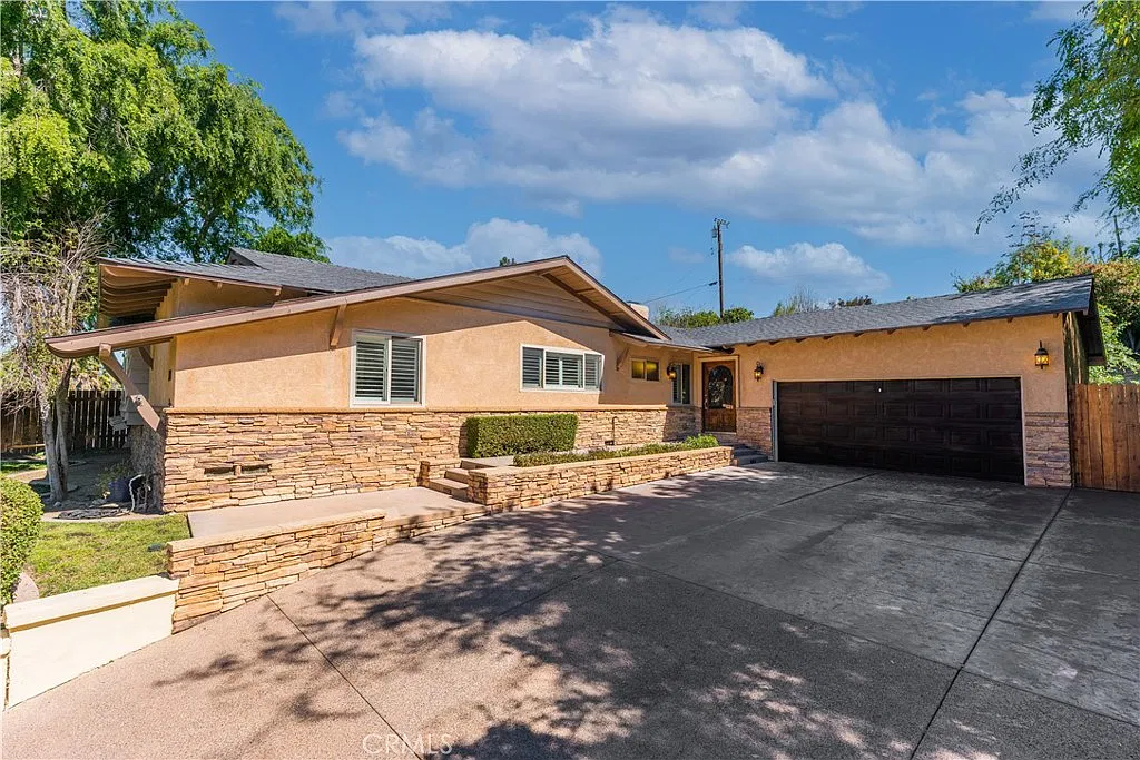 3 bed, 3.5 bath, 2015 sqft, $5,300 — Photo 1
