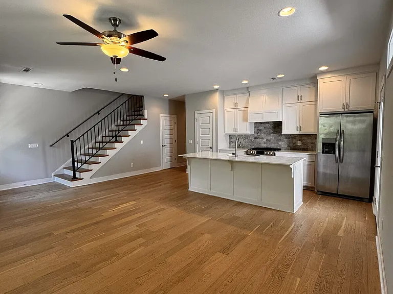 2369 E Amherst Aly — Photo 8