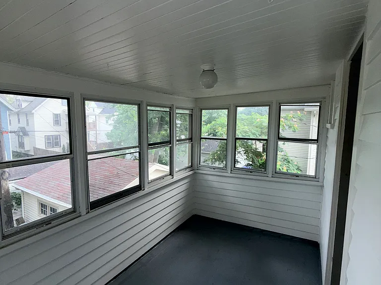 1333 Gladys Ave #UP — Photo 11