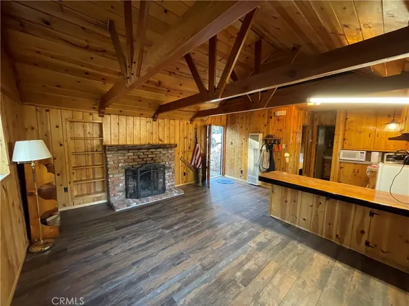 717 Esquimoux Dr, Green Valley Lake, CA 92341