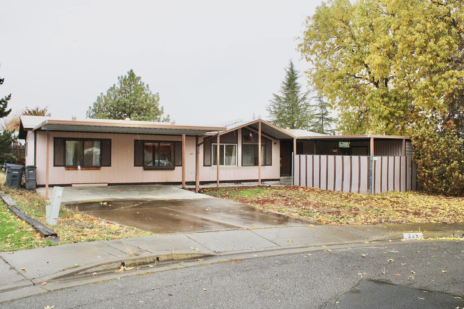225 Taylor Ave photo 1