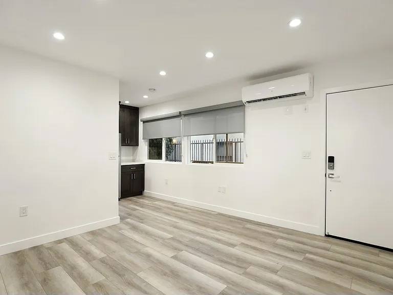 410 Lucas Ave #C — Photo 15