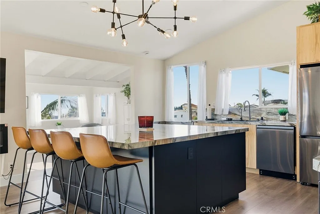 2 bed, 1233 sqft, $5,995 — Photo 4