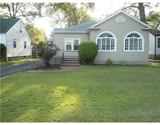 123 Stephenson Ave photo 1