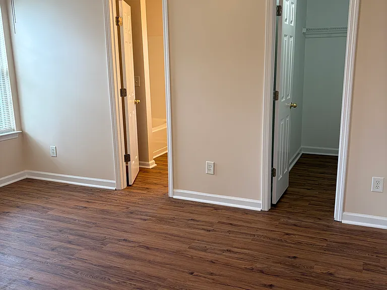 214 Bainbridge Cir — Photo 15