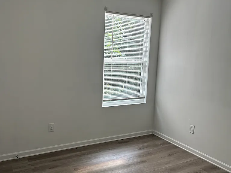 4534 Beacon Hill Dr — Photo 2