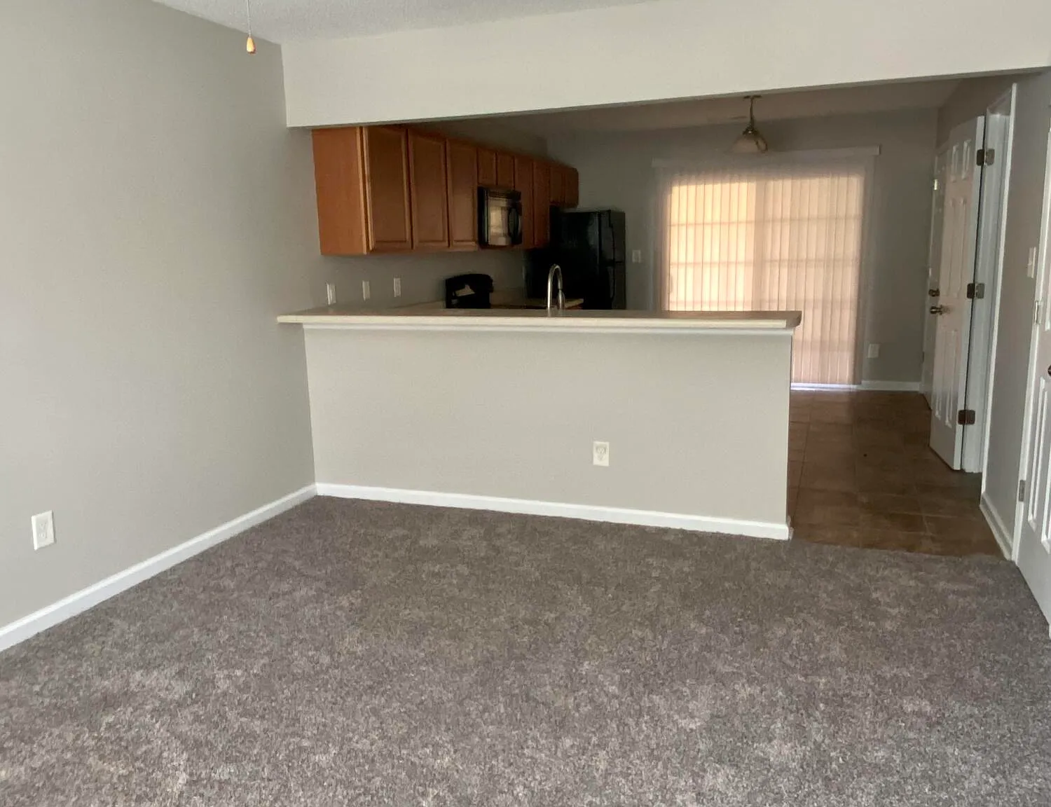 2 bed, 2.5 bath, 1024 sqft, $1,250 — Photo 4