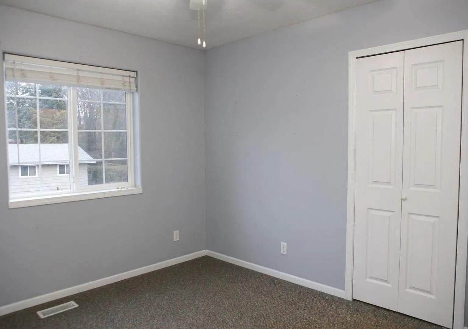Big Space-Roommate Ready! 5 Bedroom home near EWU! — Photo 4