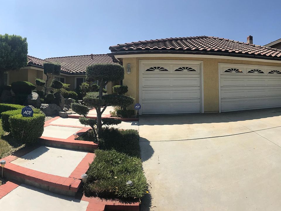 Front of Home with a 3 car garage
