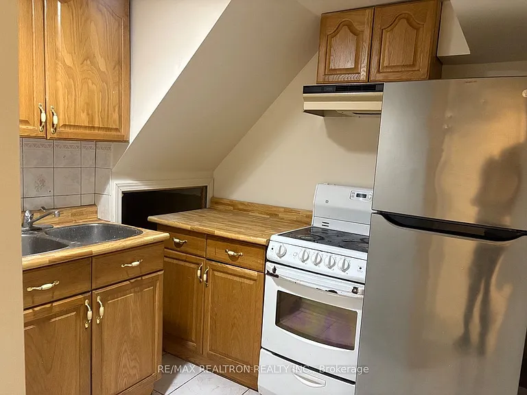431 Oceanside Ave #A — Photo 8
