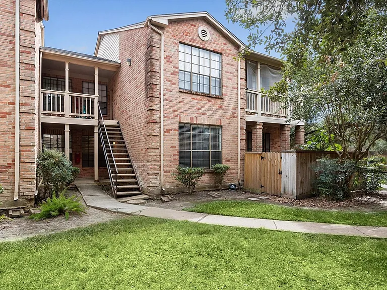 2255 Braeswood Park Dr #137 — Photo 6