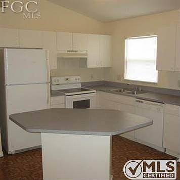 3rd image of 129 Blackstone Dr