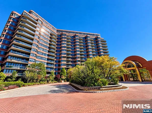100 Carlyle Drive #2GS, Cliffside Park, NJ 07010