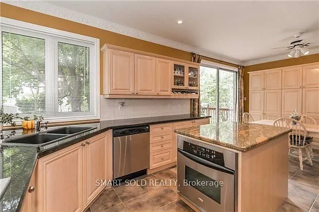 704 Foxcroft Blvd — Photo 6