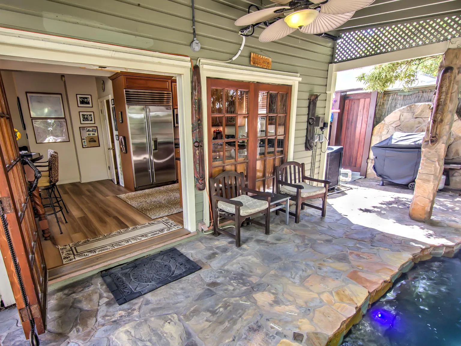 2 bed, 1.5 bath, 1000 sqft, $7,900 — Photo 3