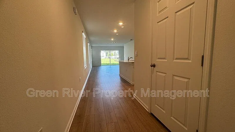 3 bed, 2.5 bath, 1362 sqft, $1,900 — Photo 2