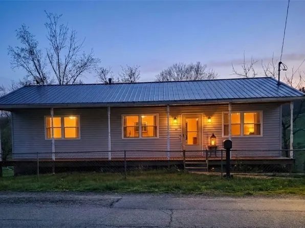 221 S Stout St, Harrisville, WV 26362
