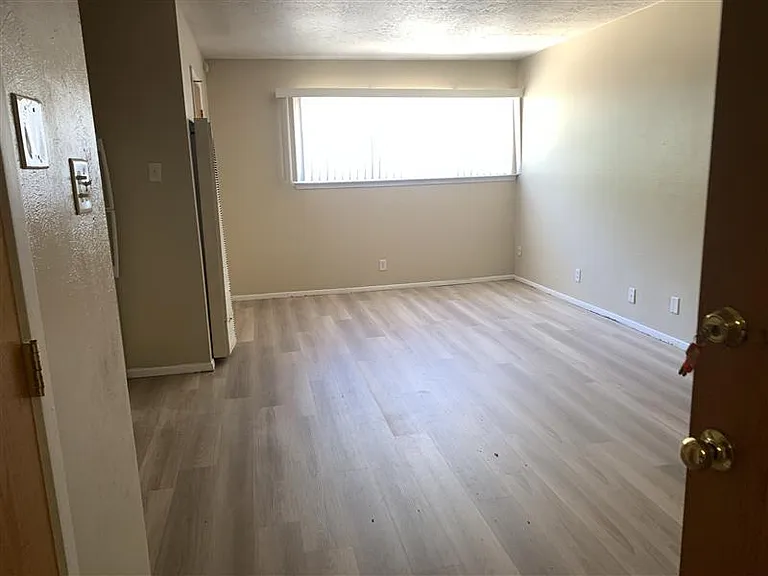 Updated North UNM Studios with All Utilities and WIFI Included — Photo 9