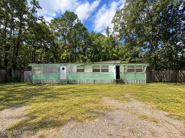 5601 Carrie St, Gautier, MS 39553