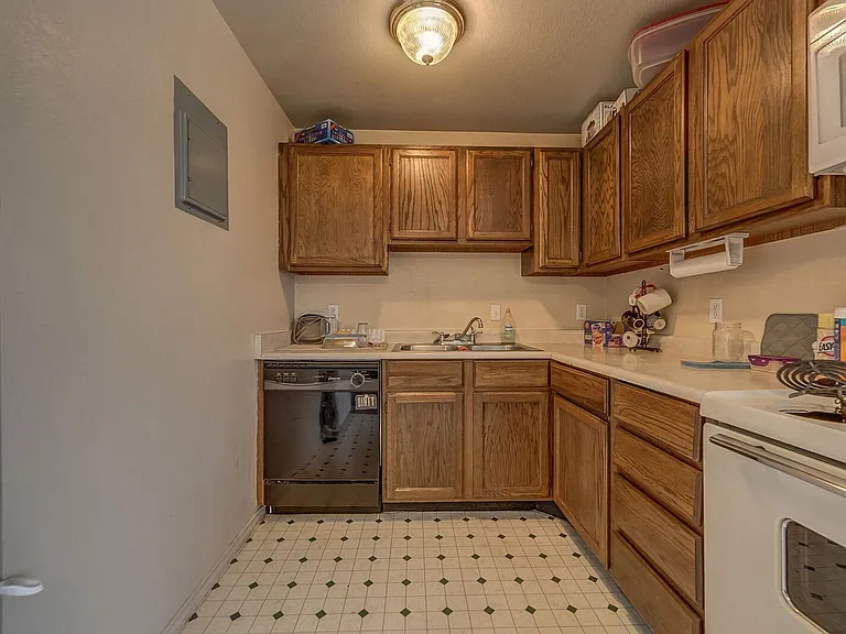 718 W 1720 N #328 — Photo 4