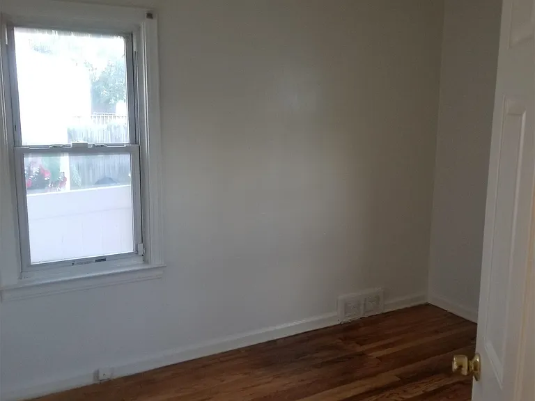 15332 Saint Marys St — Photo 16