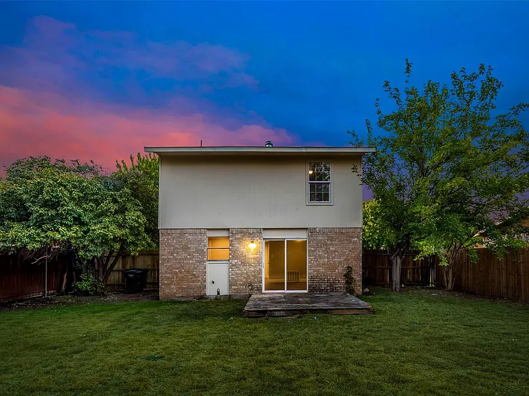 2436 Dancy Dr N — Photo 14