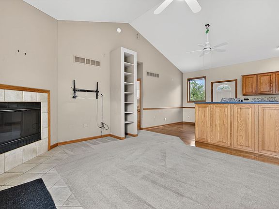 3rd image of 286 Fossil Ridge Rd