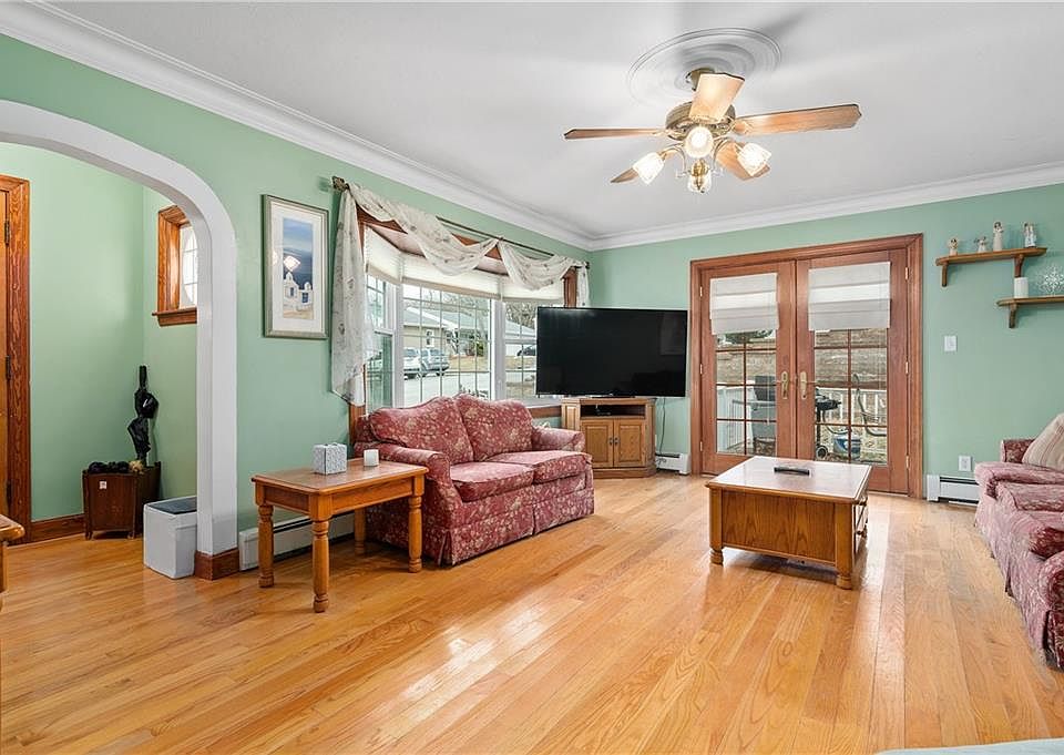 39 Oregon Ave, Woonsocket, RI 02895 Zillow