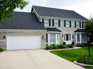 215 Heritage Dr, Roselle, IL