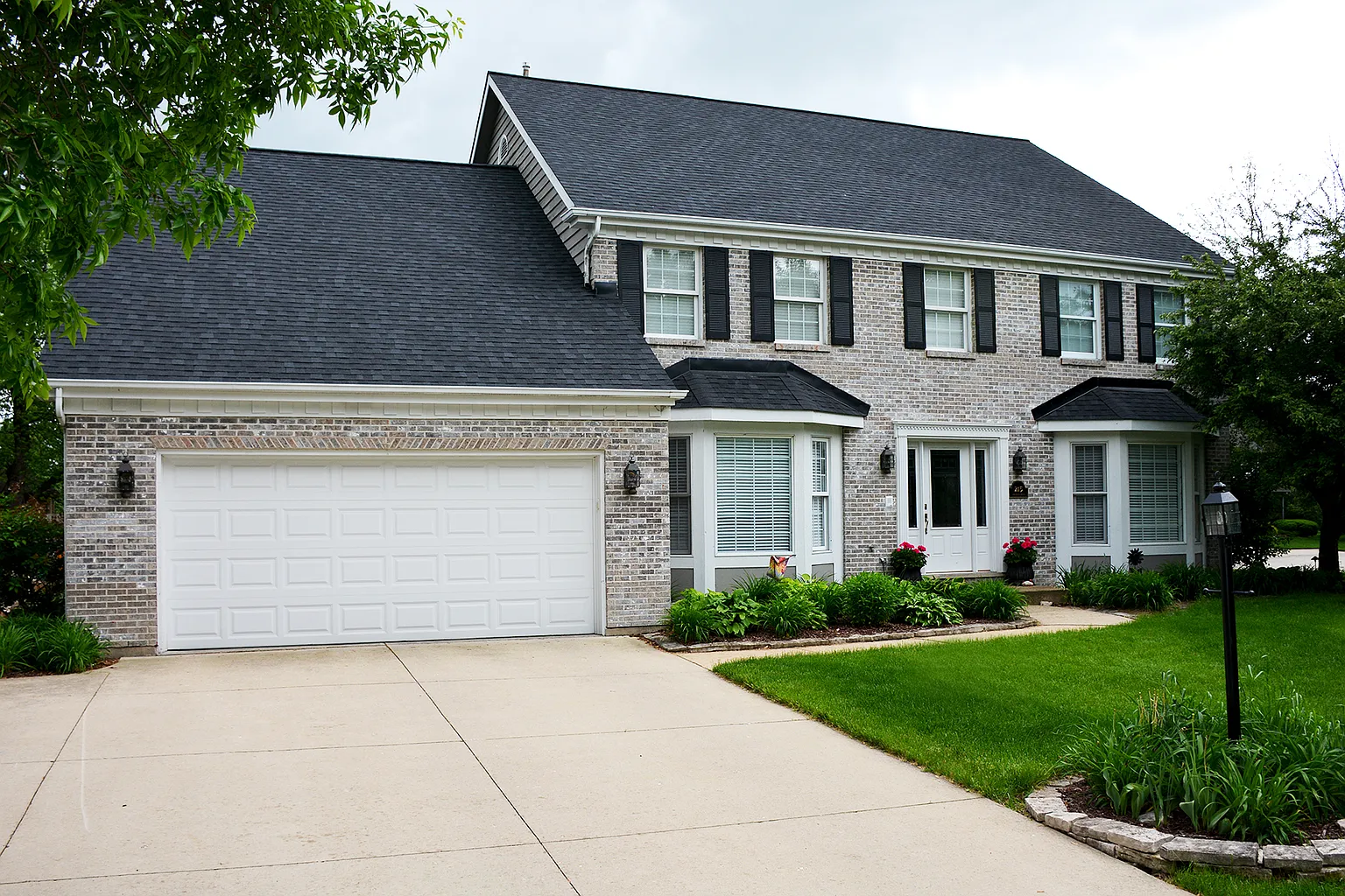 215 Heritage Dr photo 1