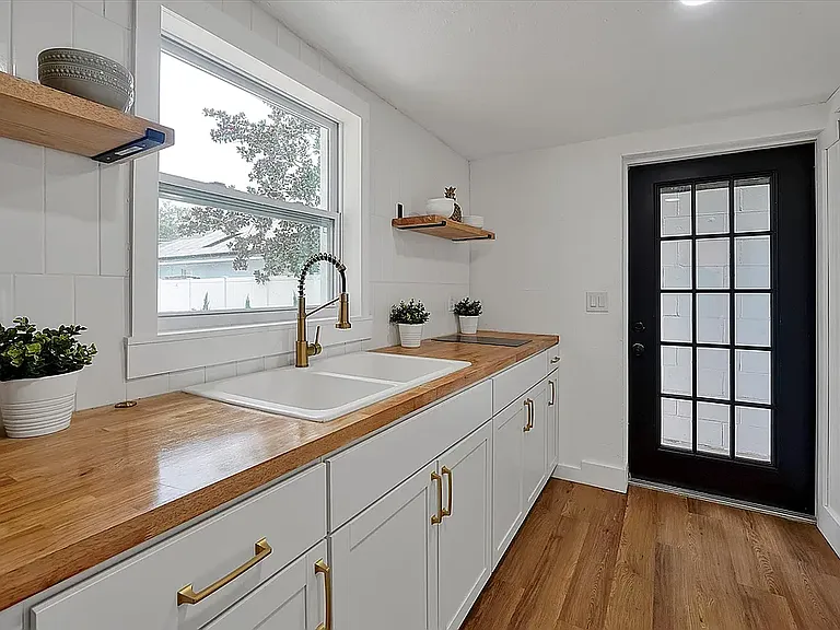 1711 White Ave #R — Photo 2