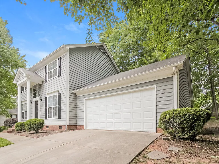 8433 Woodford Bridge Dr — Photo 4