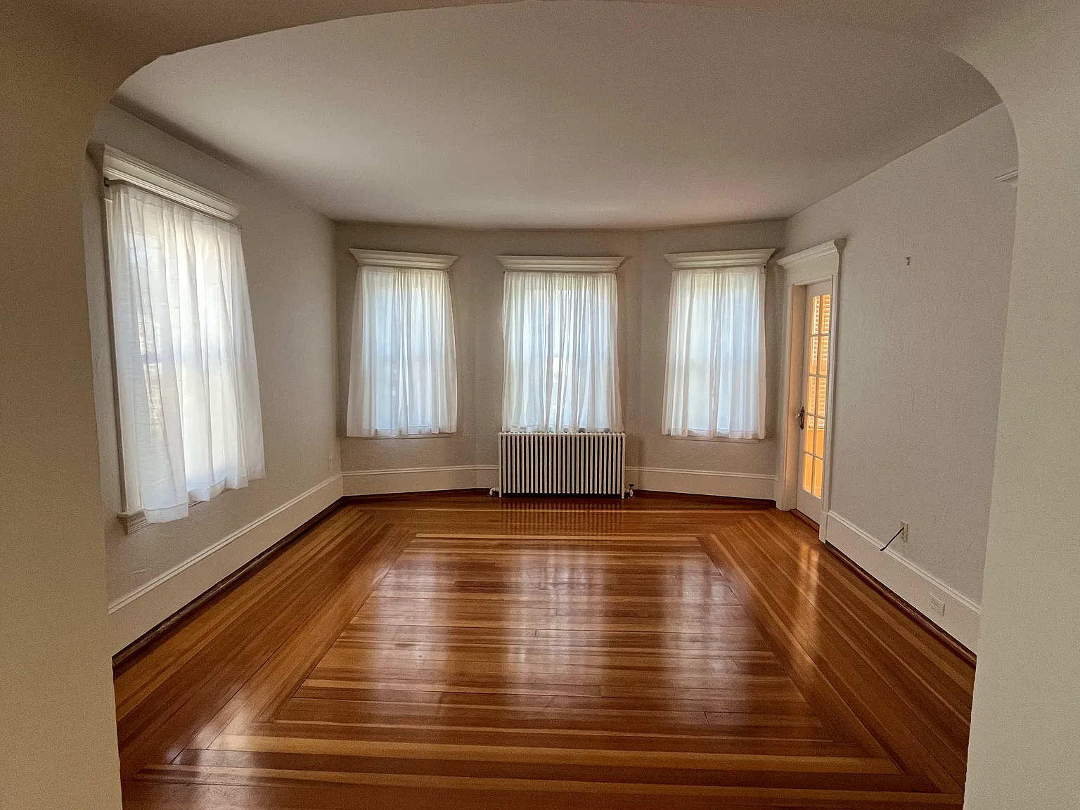 445 Wood St — Photo 4