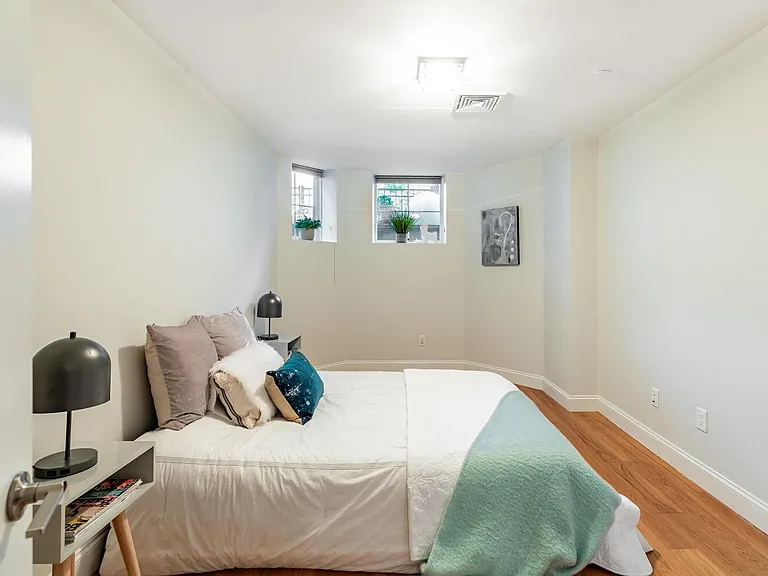 22 Peters St — Photo 10
