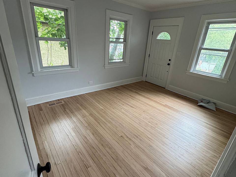 1st image of 68 S Stone Ave Floor 1