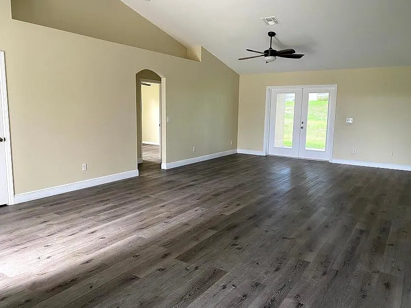 4 bed, 2039 sqft, $2,350 — Photo 4