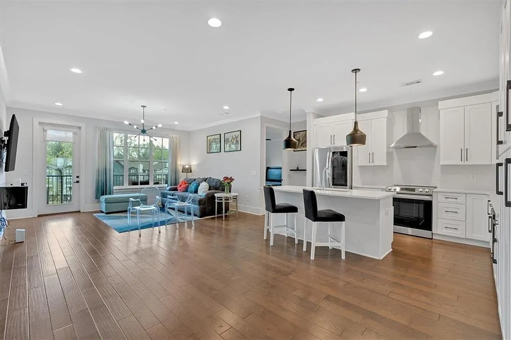 2 bed, 2.0 bath, 1404 sqft, $3,200 — Photo 1