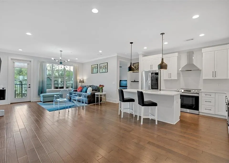 6890 Peachtree Dunwoody Rd #303