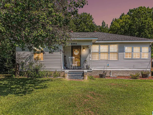 894 Hill View Dr, Bessemer, AL 35023