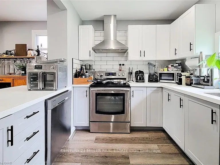 67 E 13th St — Photo 9