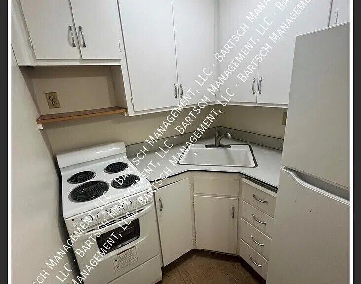 3250 S 49th St #4 — Photo 4