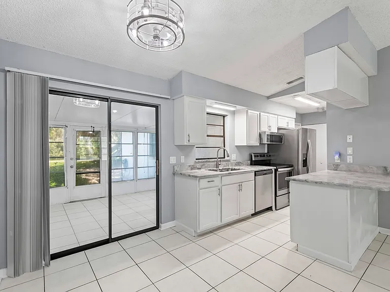 1205 S Flagler Ave — Photo 13