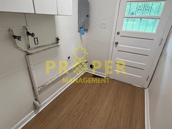 4th image of 2126 Piccadilly Ave