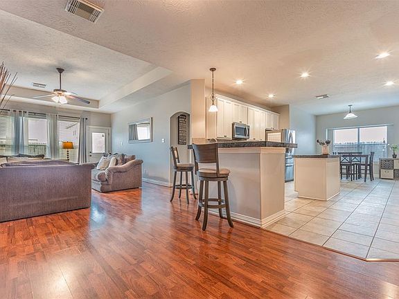 Open floor plan - kitchen flows into the family area