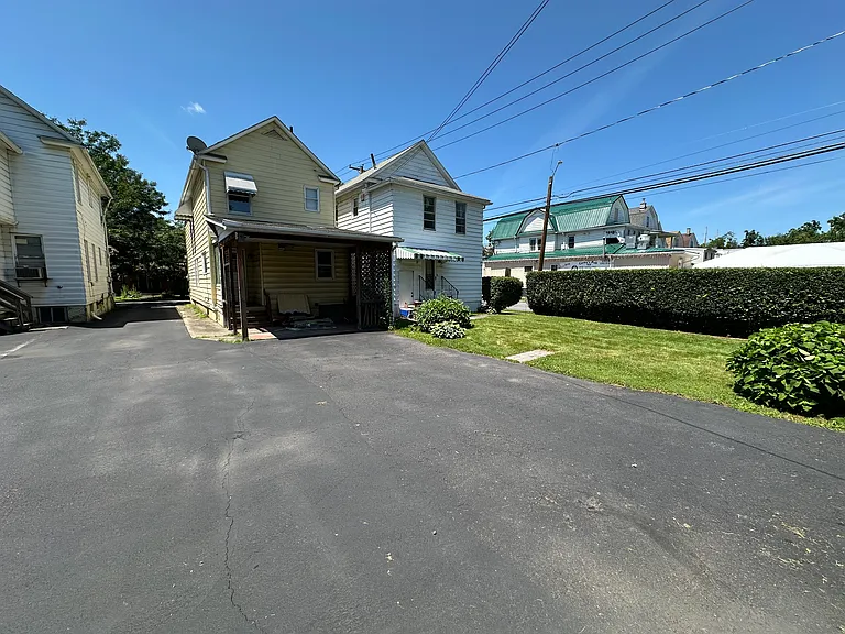 139 Division St — Photo 12