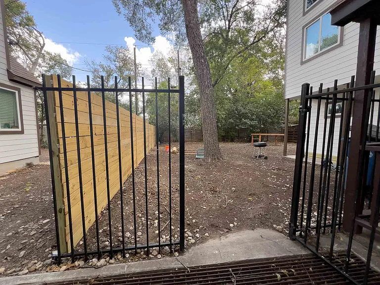 4607 Avenue B #B — Photo 2