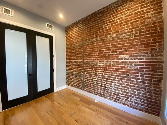 Rented by Lodger Corp | media 39