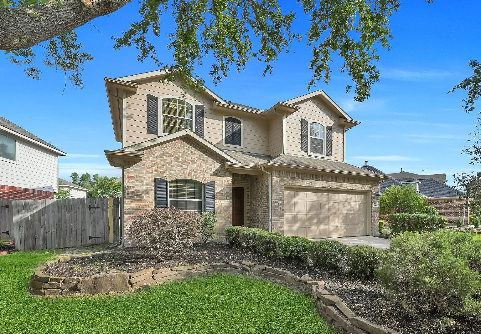 4 bed, 2.5 bath, 2200 sqft, $1,995 — Photo 1