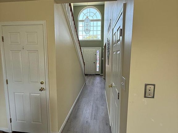 5th image of 215 N Sandy Ln